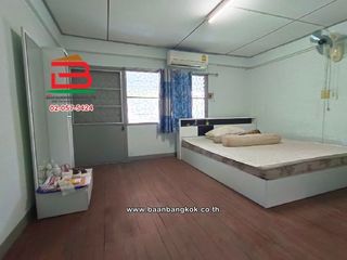 For sale 2 bedrooms townhouse in Wang Thonglang, Bangkok