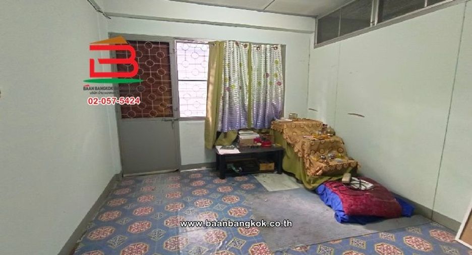 À vendre 2 chambres maison de ville à Wang Thonglang, Bangkok