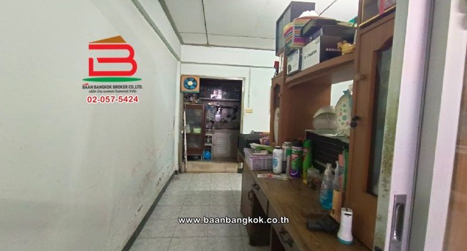 À vendre 2 chambres maison de ville à Wang Thonglang, Bangkok