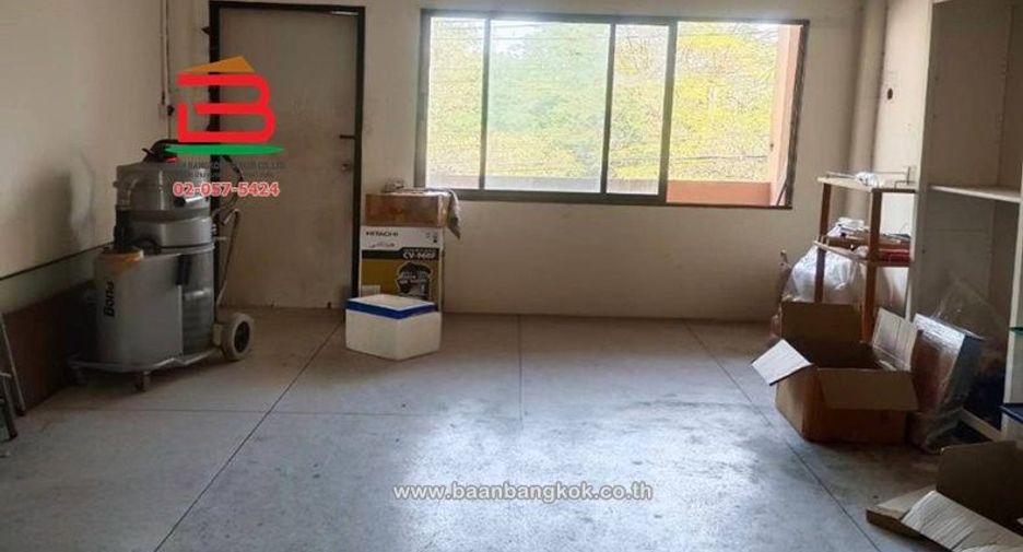 À vendre 4 chambres local commercial à Lam Luk Ka, Pathum Thani