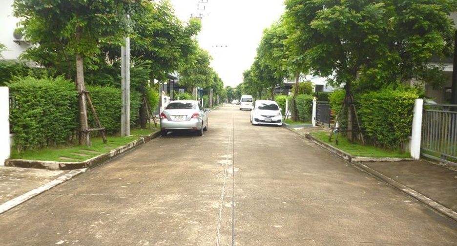 Haus zum Kauf mit Studio in Khlong Sam Wa, Bangkok