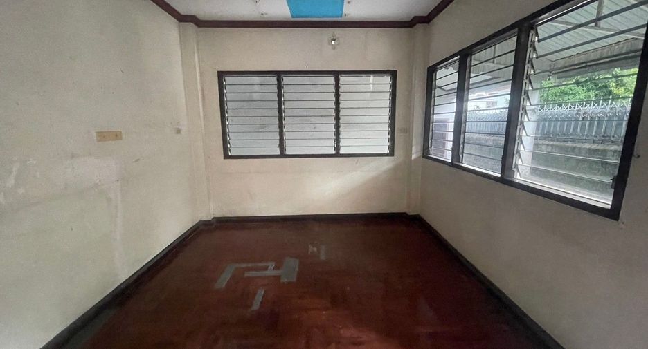 For sale studio house in Bang Sue, Bangkok