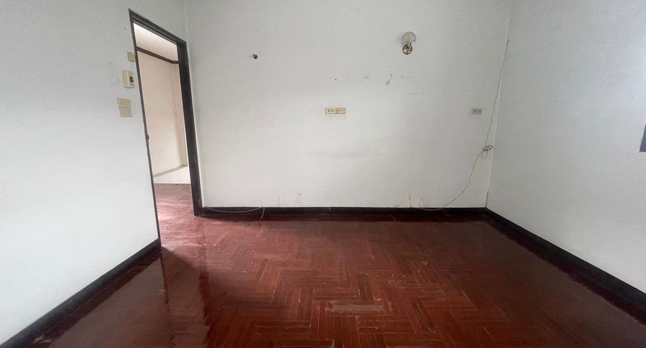 For sale studio house in Bang Sue, Bangkok