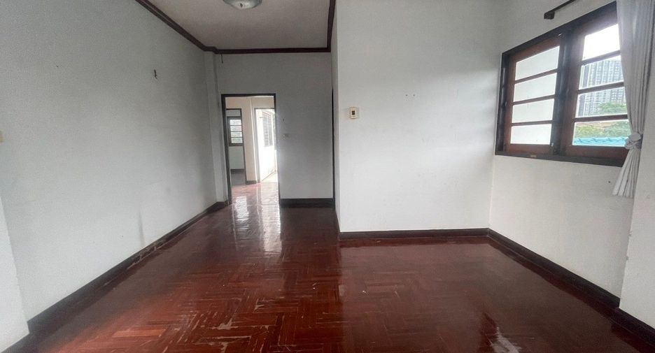 For sale studio house in Bang Sue, Bangkok