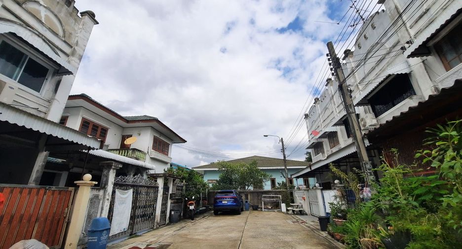 For sale studio house in Bang Sue, Bangkok
