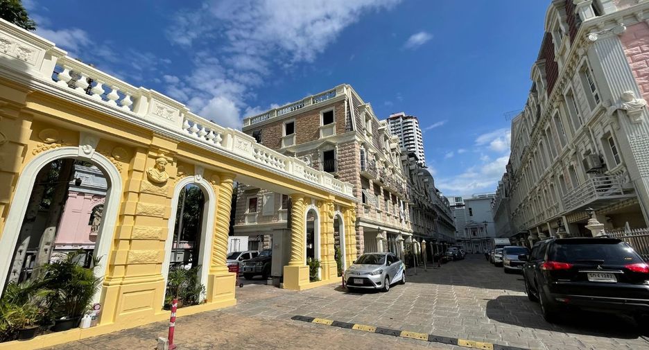 For sale studio townhouse in Suan Luang, Bangkok