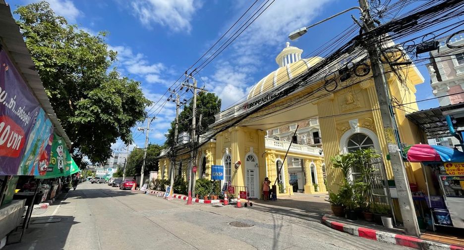 For sale studio townhouse in Suan Luang, Bangkok