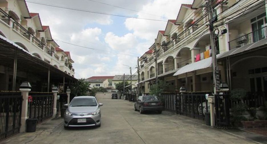 For sale スタジオ townhouse in Bang Kapi, Bangkok