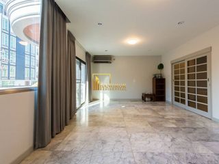 For rent 6 bedrooms townhouse in Yan Nawa, Bangkok