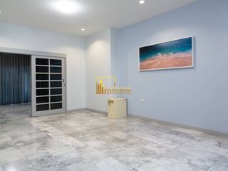 For rent 6 bedrooms townhouse in Yan Nawa, Bangkok