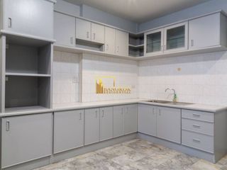 For rent 6 bedrooms townhouse in Yan Nawa, Bangkok