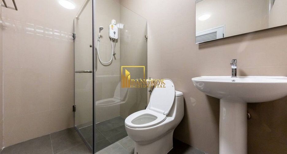 For rent 6 bedrooms townhouse in Yan Nawa, Bangkok