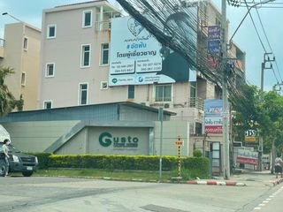 For sale studio townhouse in Saphan Sung, Bangkok