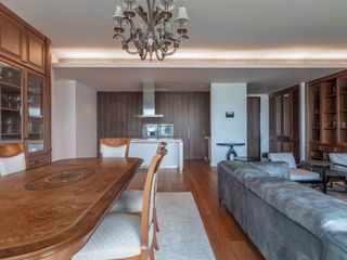 For rent 3 bedrooms condo in Pathum Wan, Bangkok