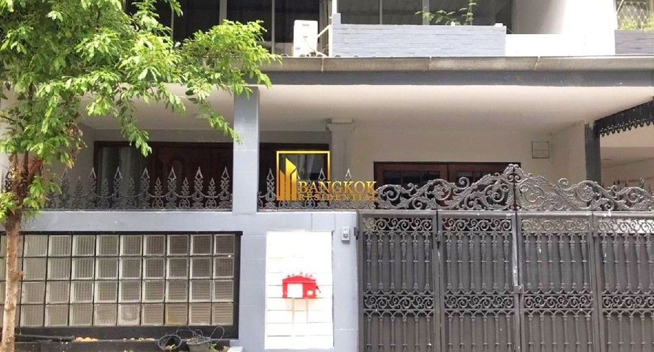 Reihenhaus zur Miete mit 3 Zimmer in Khlong Toei, Bangkok