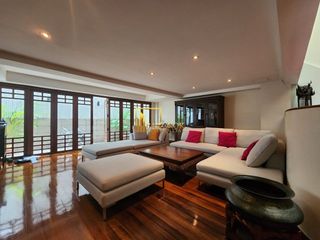 For rent 4 bedrooms townhouse in Watthana, Bangkok