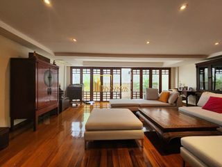 For rent 4 bedrooms townhouse in Watthana, Bangkok