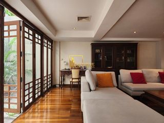 For rent 4 bedrooms townhouse in Watthana, Bangkok