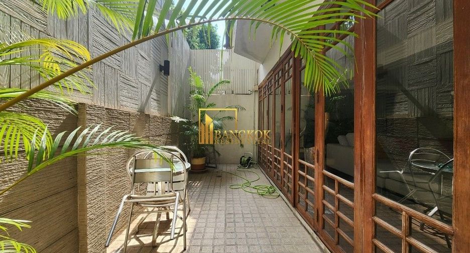 For rent 4 bedrooms townhouse in Watthana, Bangkok