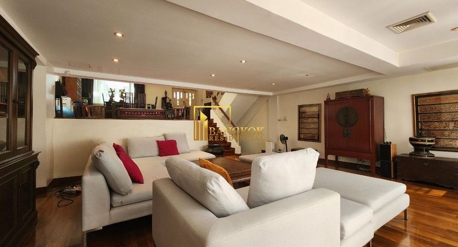 For rent 4 bedrooms townhouse in Watthana, Bangkok