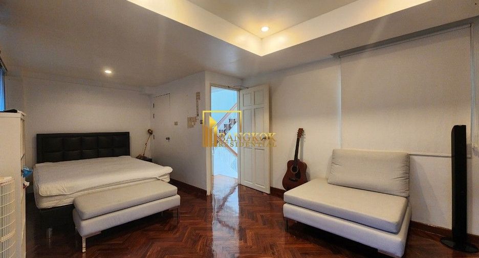 For rent 4 bedrooms townhouse in Watthana, Bangkok