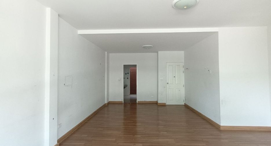 Casa adosada en venta de estudio en Thung Khru, Bangkok