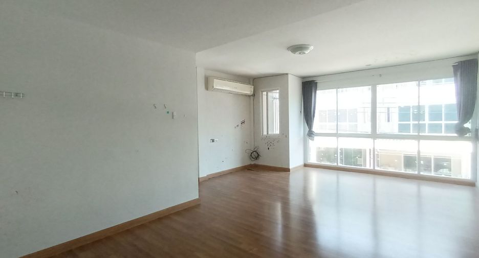 Casa adosada en venta de estudio en Thung Khru, Bangkok