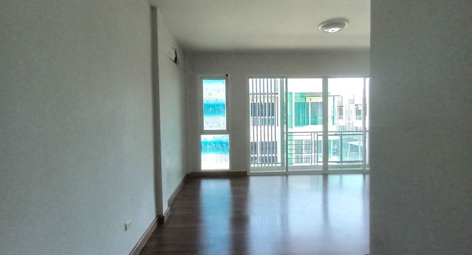 Casa adosada en venta de estudio en Thung Khru, Bangkok