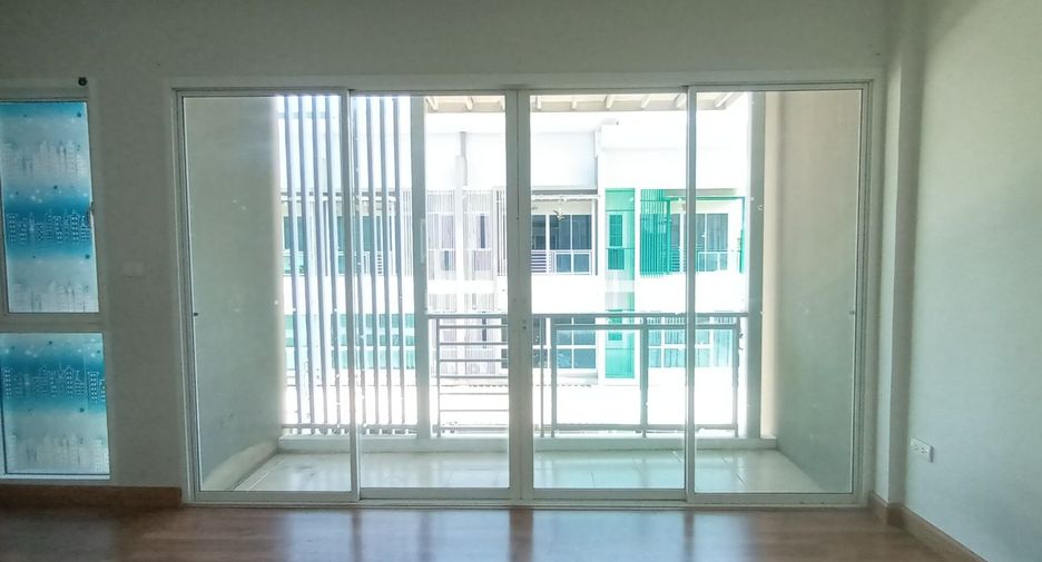 Casa adosada en venta de estudio en Thung Khru, Bangkok