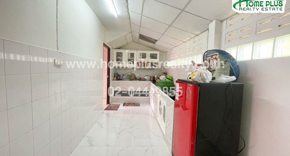 For sale 3 bedrooms house in Mueang Pathum Thani, Pathum Thani
