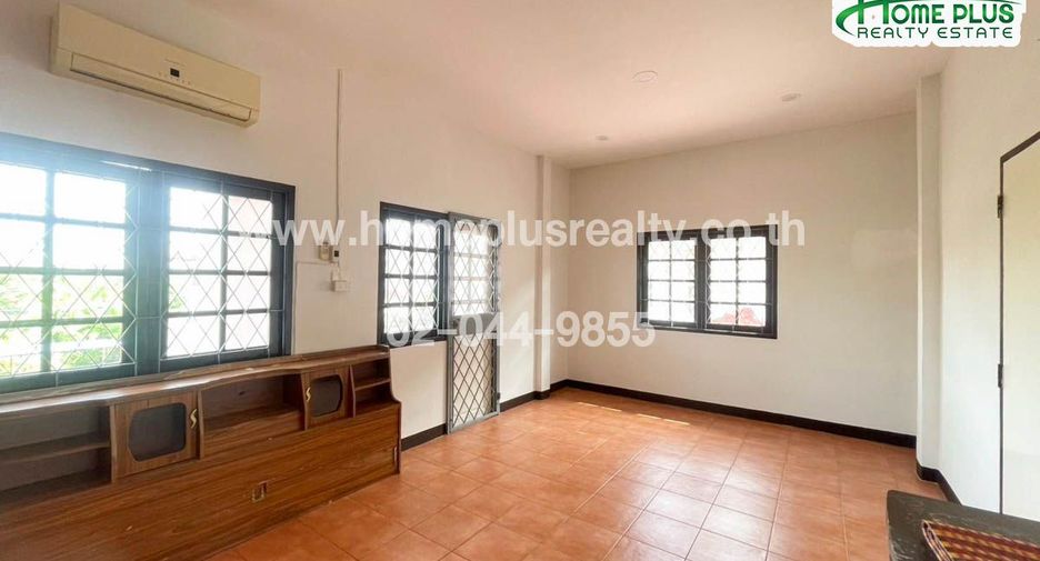For sale 3 bedrooms house in Mueang Pathum Thani, Pathum Thani