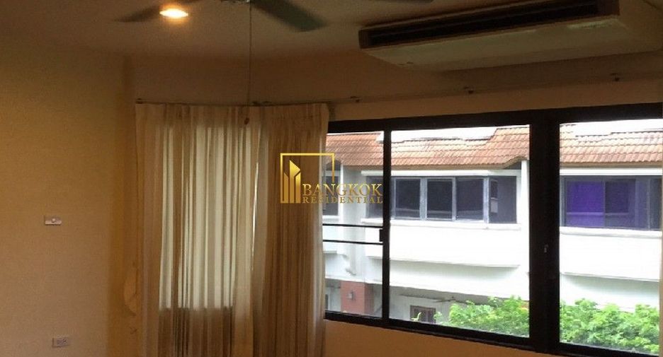 Reihenhaus zur Miete mit 3 Zimmer in Watthana, Bangkok