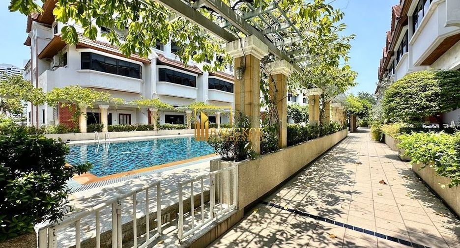 Reihenhaus zur Miete mit 3 Zimmer in Watthana, Bangkok