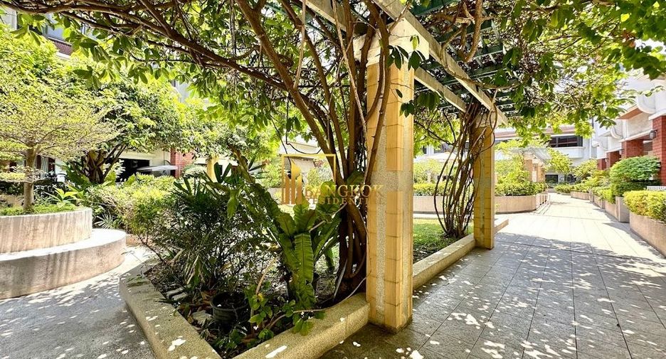 Reihenhaus zur Miete mit 3 Zimmer in Watthana, Bangkok