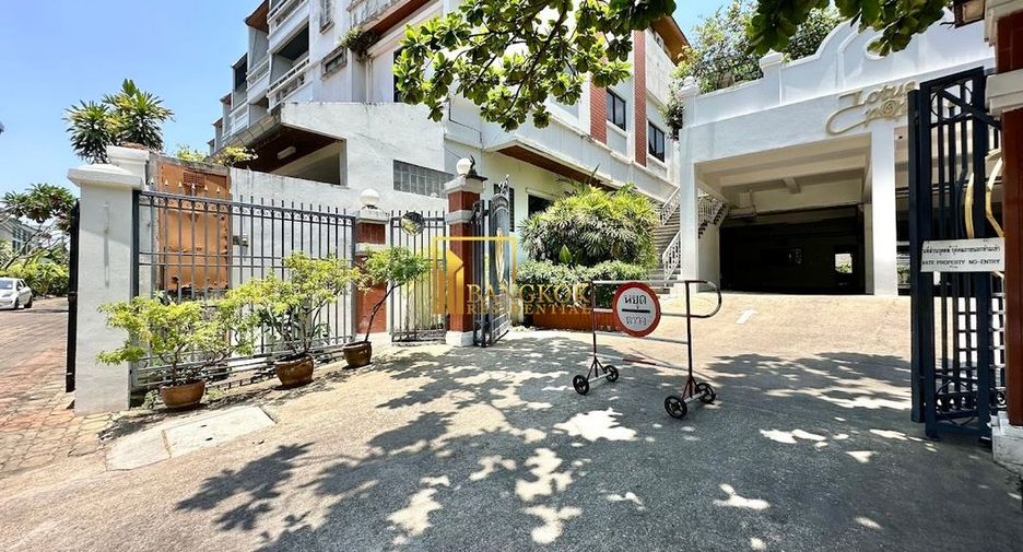 Reihenhaus zur Miete mit 3 Zimmer in Watthana, Bangkok