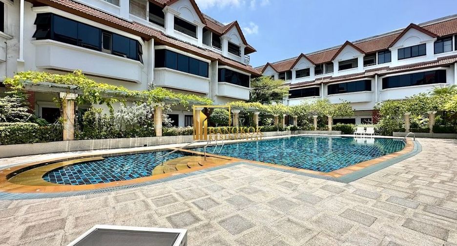 Reihenhaus zur Miete mit 4 Zimmer in Watthana, Bangkok