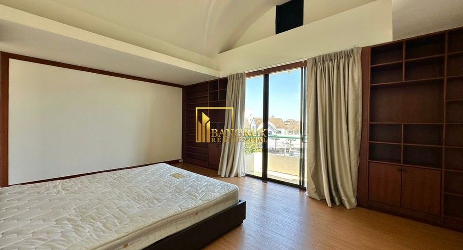 Reihenhaus zur Miete mit 3 Zimmer in Watthana, Bangkok