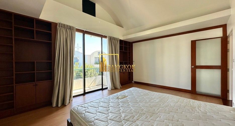 Reihenhaus zur Miete mit 3 Zimmer in Watthana, Bangkok