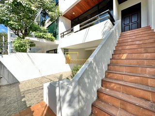 À louer 3 chambres maison de ville à Watthana, Bangkok