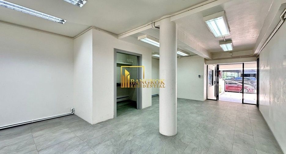Reihenhaus zur Miete mit 3 Zimmer in Watthana, Bangkok