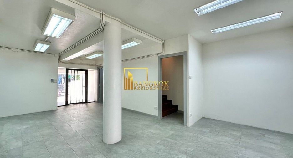 Reihenhaus zur Miete mit 3 Zimmer in Watthana, Bangkok