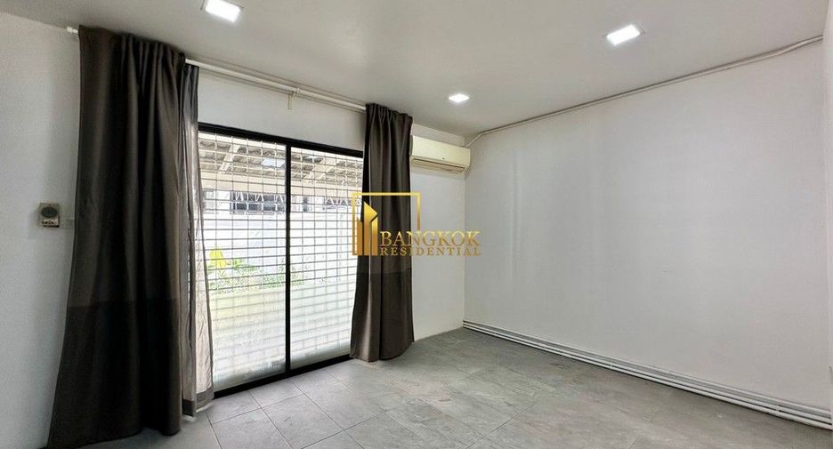 Reihenhaus zur Miete mit 3 Zimmer in Watthana, Bangkok