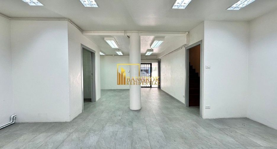 Reihenhaus zur Miete mit 3 Zimmer in Watthana, Bangkok