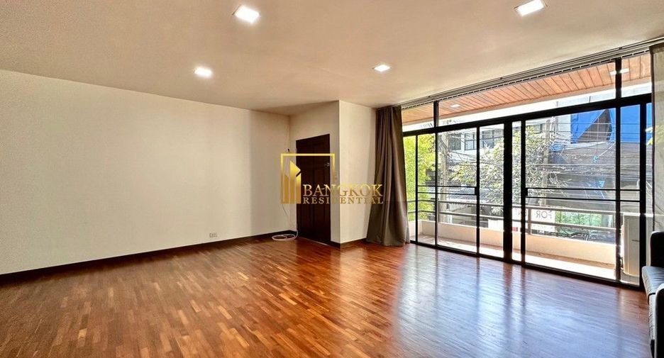 Reihenhaus zur Miete mit 3 Zimmer in Watthana, Bangkok