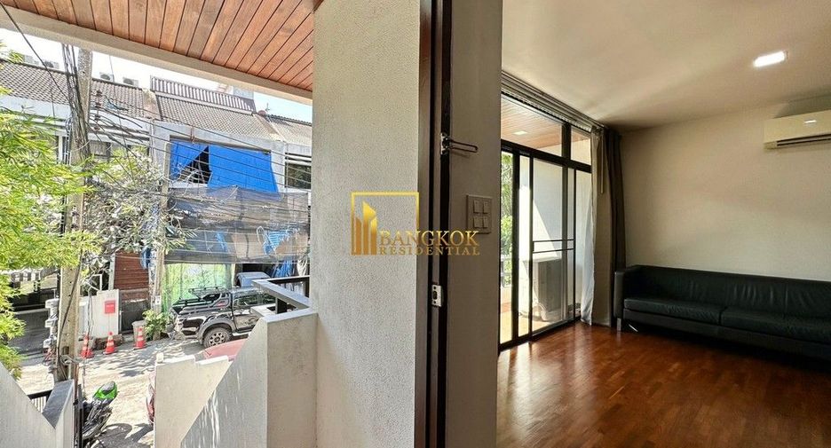 Reihenhaus zur Miete mit 3 Zimmer in Watthana, Bangkok