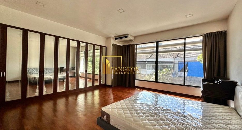 Reihenhaus zur Miete mit 3 Zimmer in Watthana, Bangkok