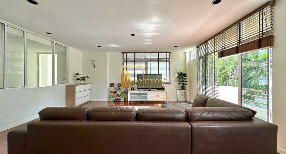 For rent 5 bedrooms townhouse in Watthana, Bangkok