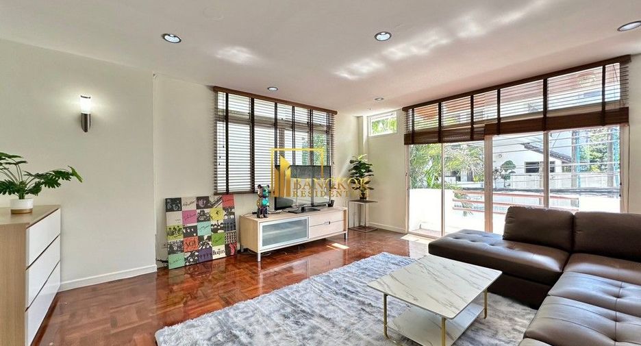 For rent 5 bedrooms townhouse in Watthana, Bangkok