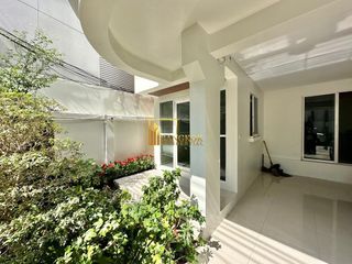 For rent 5 bedrooms townhouse in Watthana, Bangkok