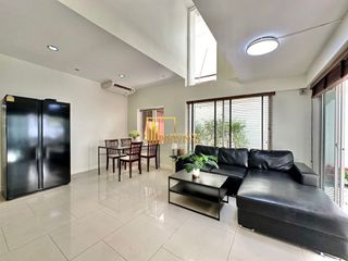 For rent 5 bedrooms townhouse in Watthana, Bangkok